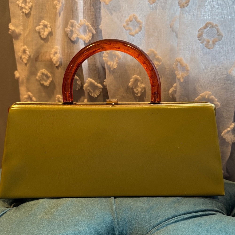 Elegant Vintage Olive Clutch with Amber Handle (Bakelite ?)